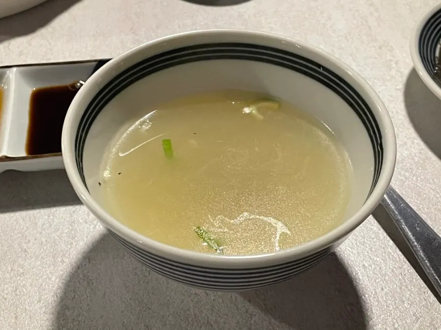 맑은 국물의 닭곰탕
