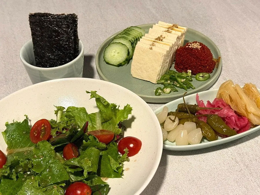 The side dishes served with the bluefin tuna course