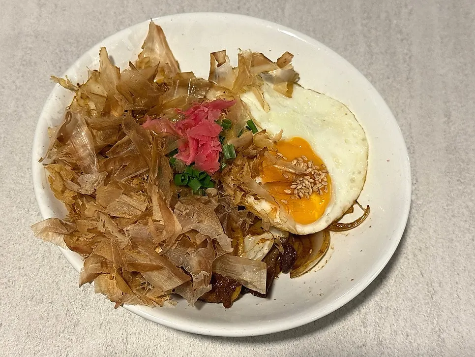 Chawanmushi and yakisoba served midway through the course