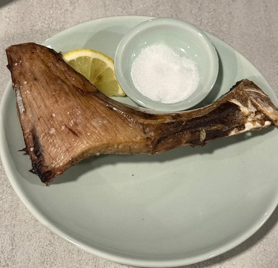 Pre-trimmed grilled tuna and conger eel tempura served together