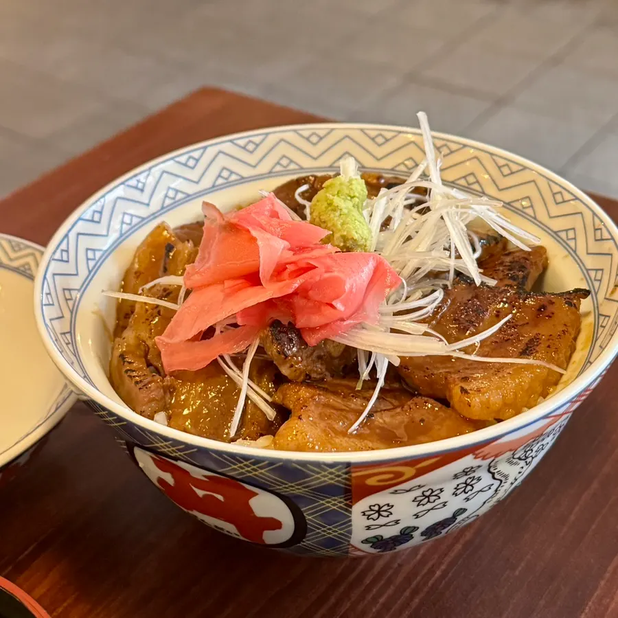 Pork soaked in sauce in the buta-don