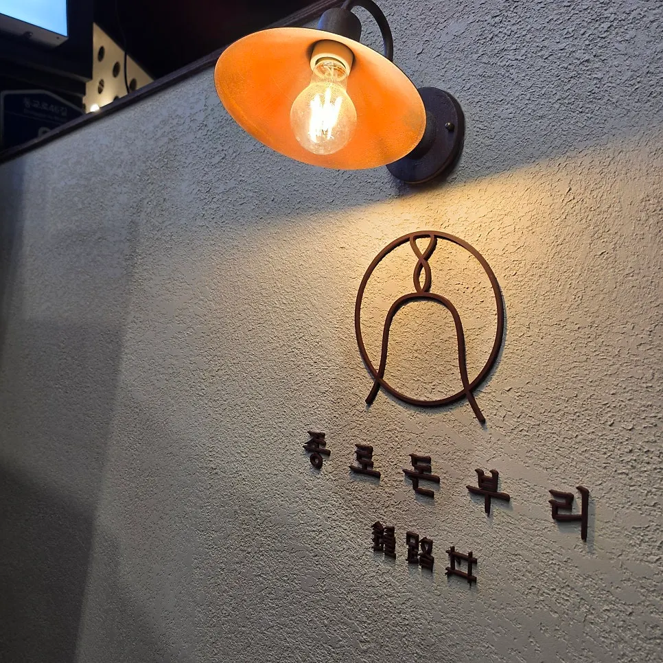 금요일 저녁 연남동 골목 풍경