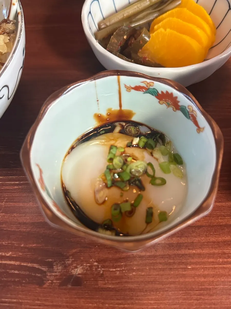 Cross-section of the cutlet in mix katsu-don