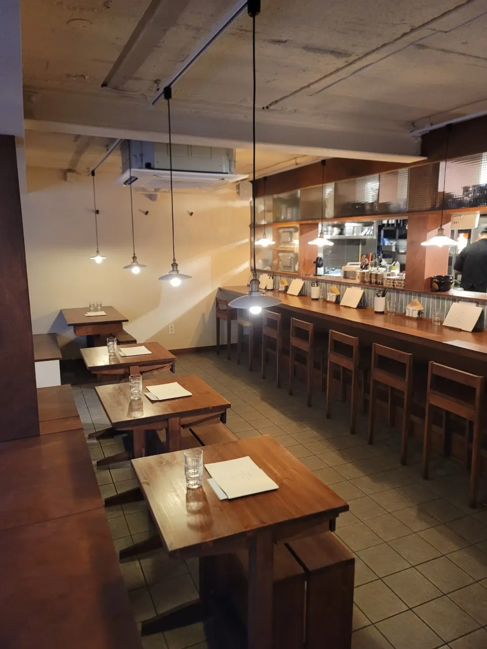 静かで温かい雰囲気の店内