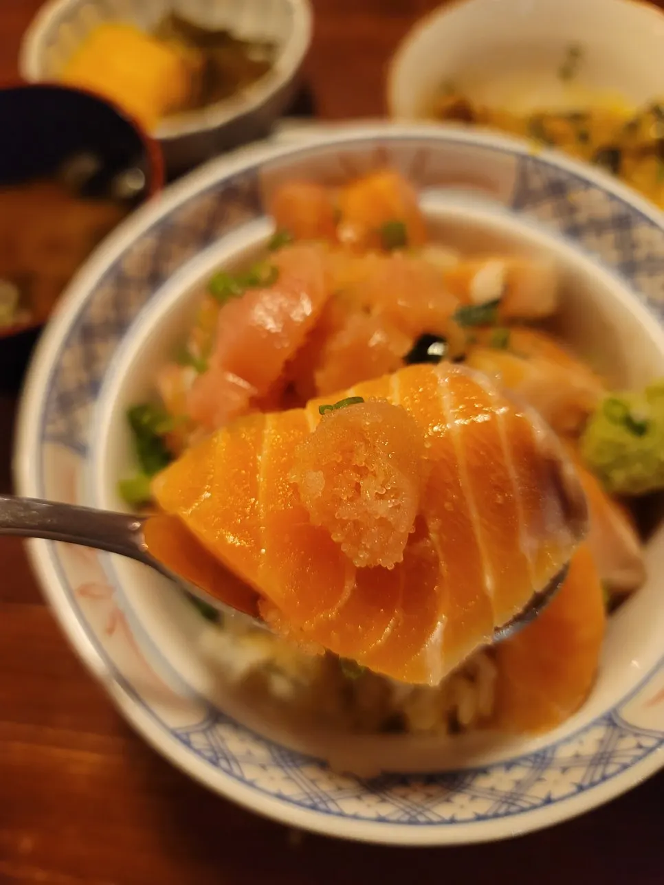 よく混ぜた納豆と鮭たらこ丼のセット
