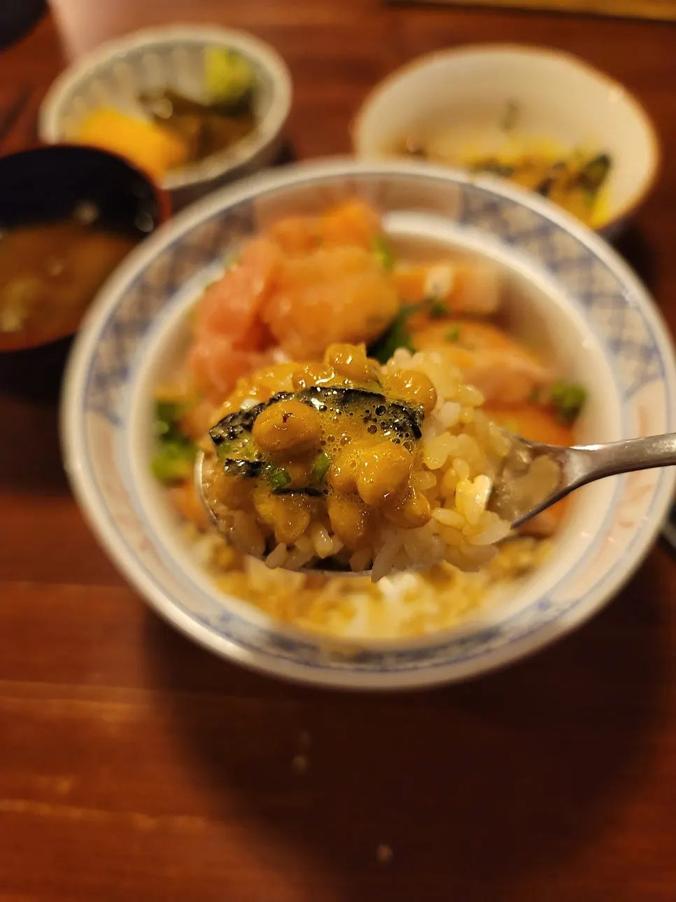 明太子と納豆を一緒に乗せた丼