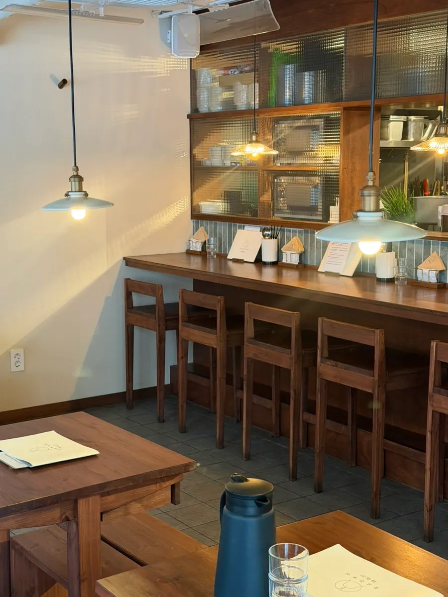 Counter seating inside Jongno Donburi Yeonnam