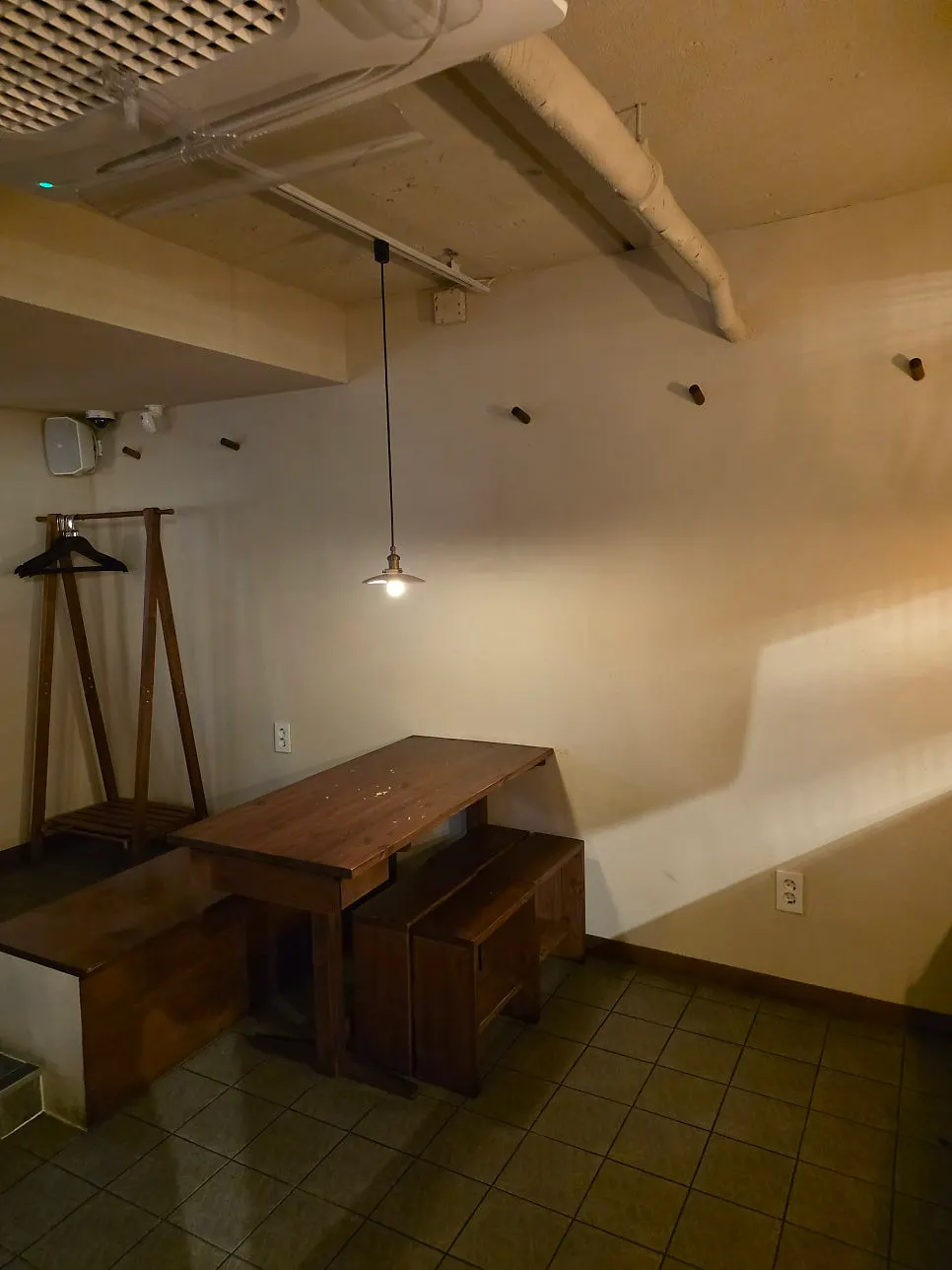 Calm basement dining hall