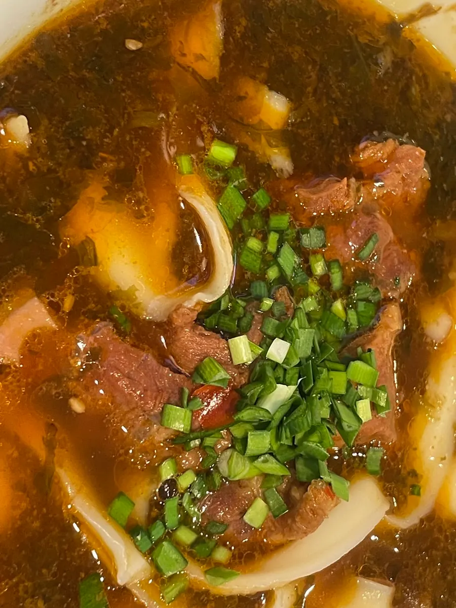 칼로 쳐낸 쫄깃한 도삭면 면발