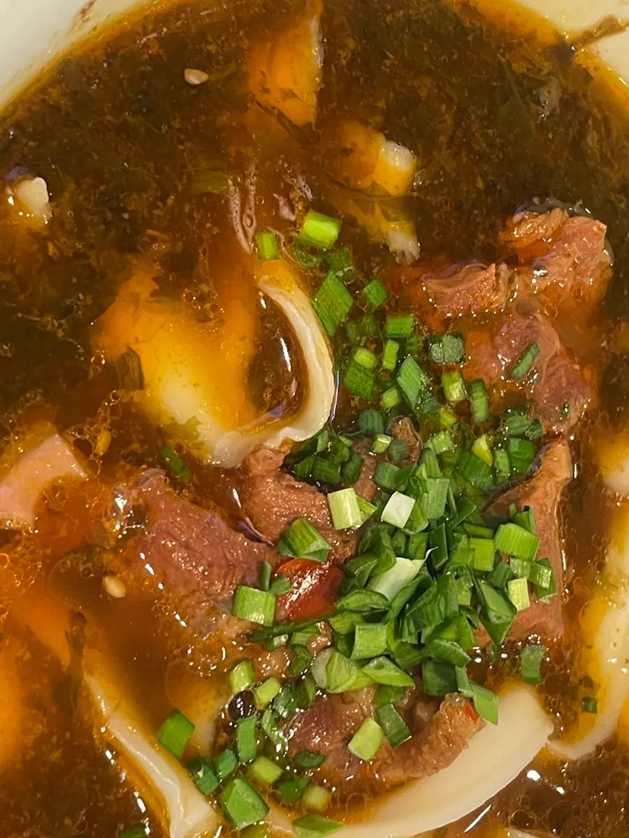도삭면 면발과 소고기 고명