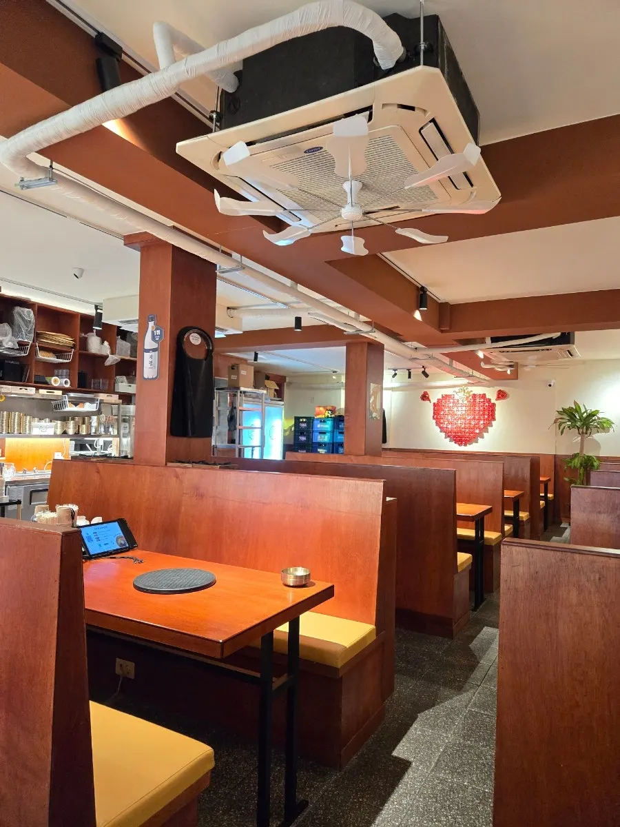 Wood-designed interior of Yeonnam Jokbal Jonggak Branch