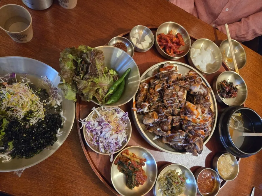 A generous serving of fried jokbal, wide shot