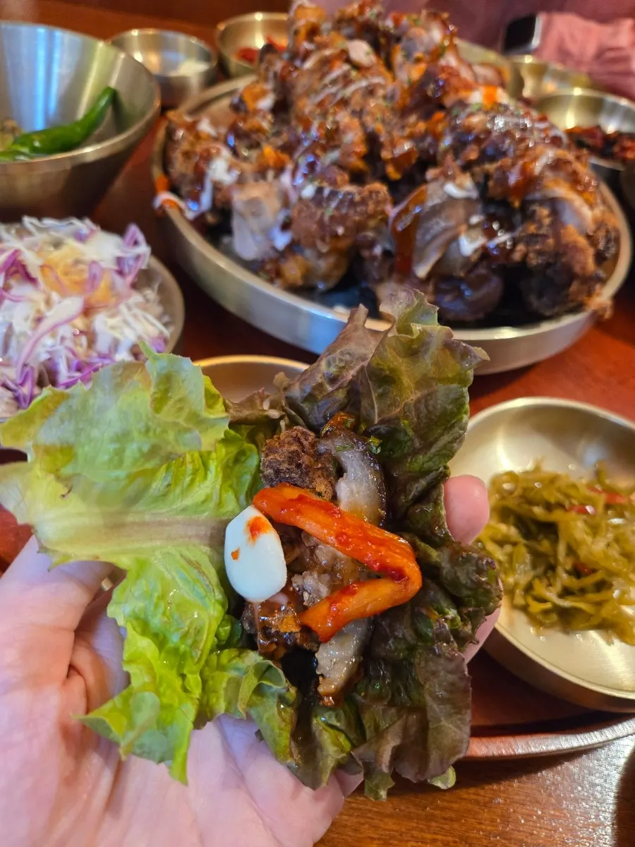 Jokbal, garlic, and dried radish wrapped in lettuce