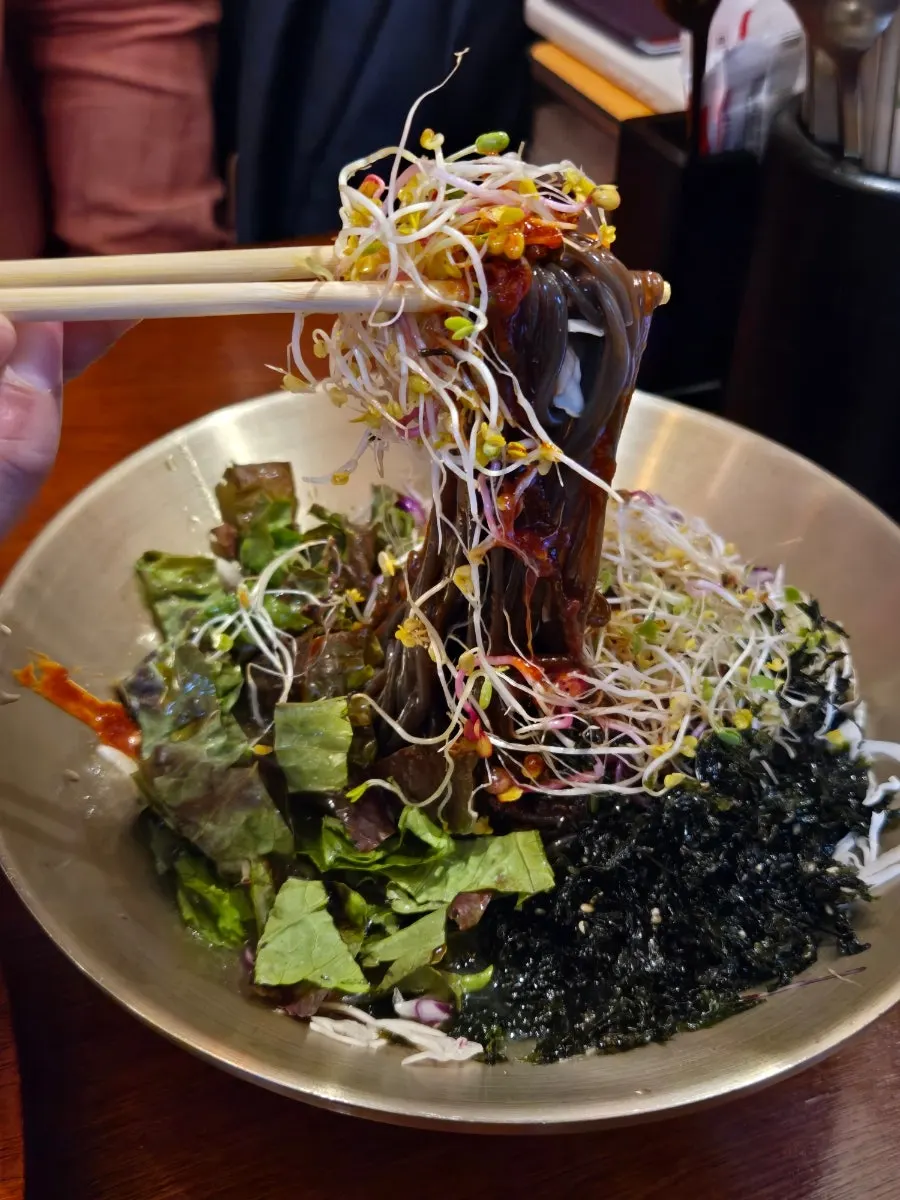 Well-mixed cold buckwheat noodles