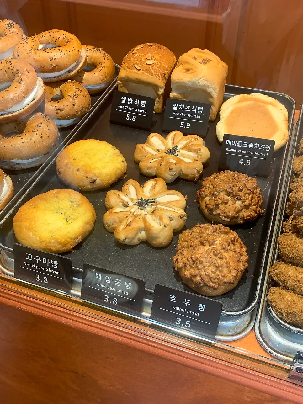 6,000 won onion bagel