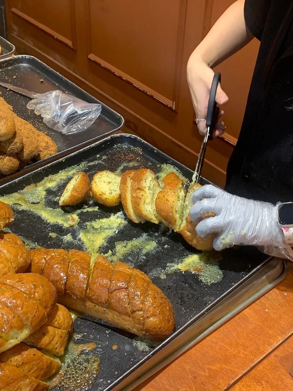 Munhwa Bakery signature garlic bread for 6,800 won