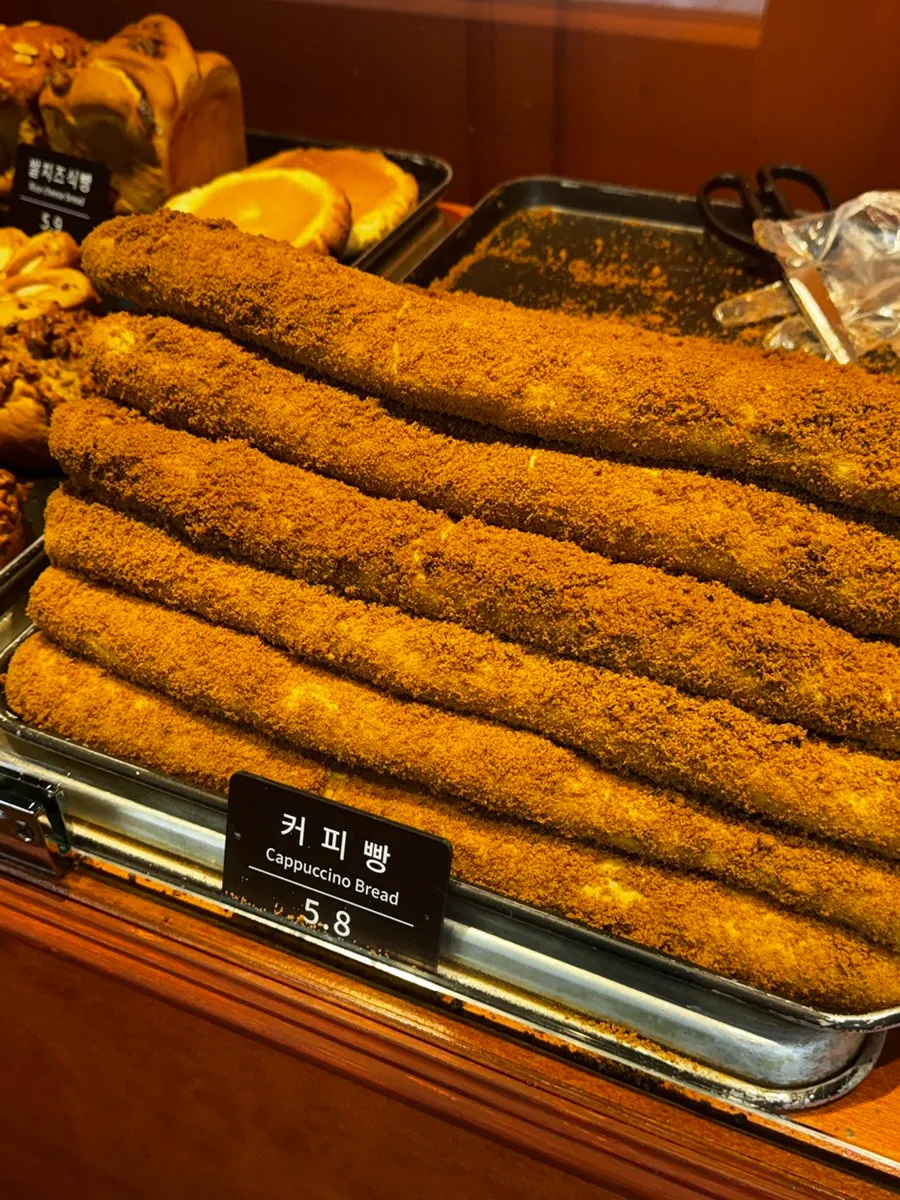 Entry notice at the small Munhwa Bakery shop