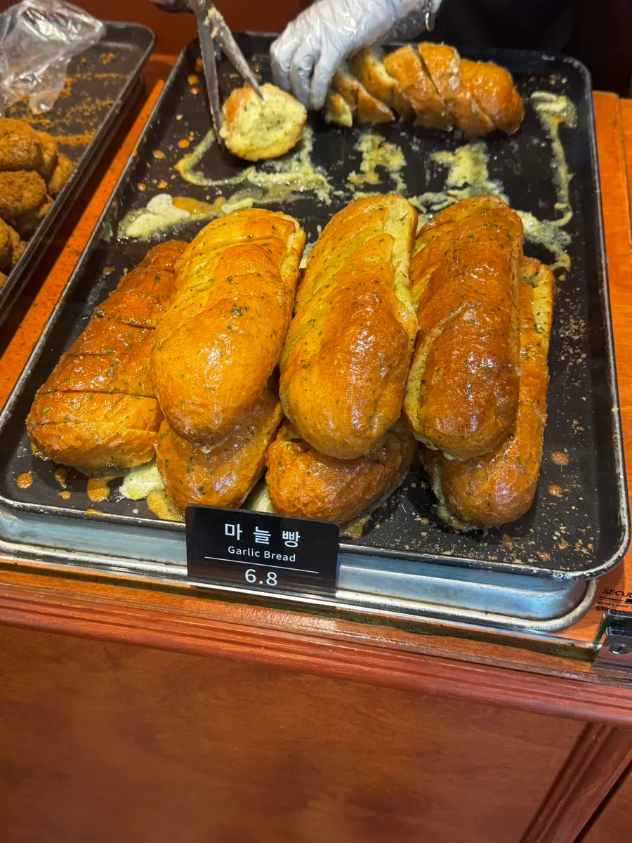 Takeaway order at Munhwa Bakery