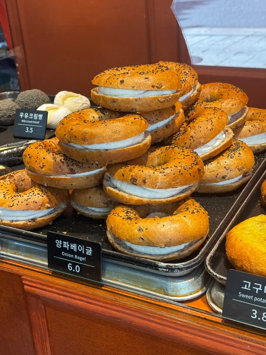 A variety of breads in Munhwa Bakery’s display case
