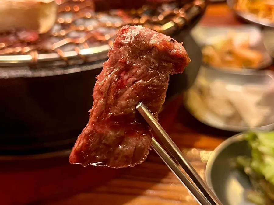 알맞게 익은 한우 등심 구이