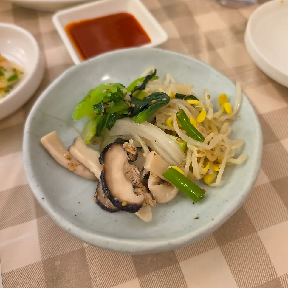 상추와 당근, 오이고추 쌈채소 접시