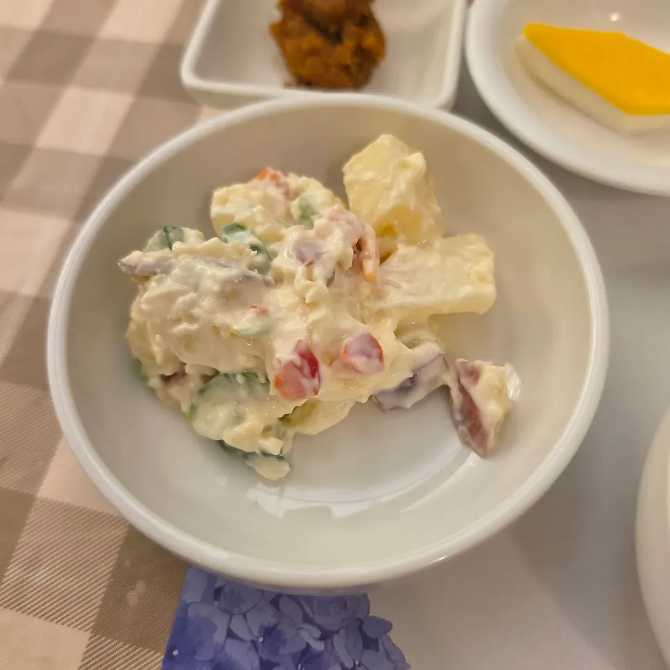 밑반찬으로 나온 나물 버섯 무침