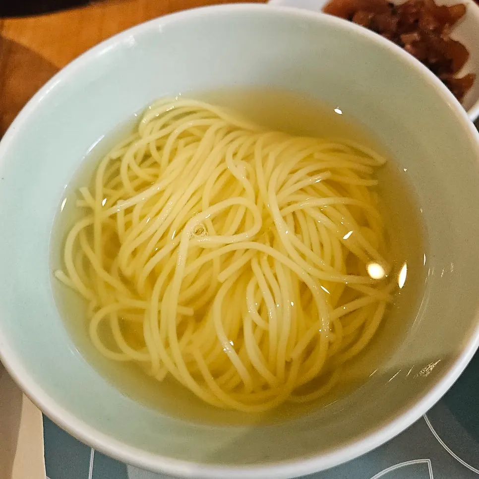 Mini thin wheat noodles in anchovy broth