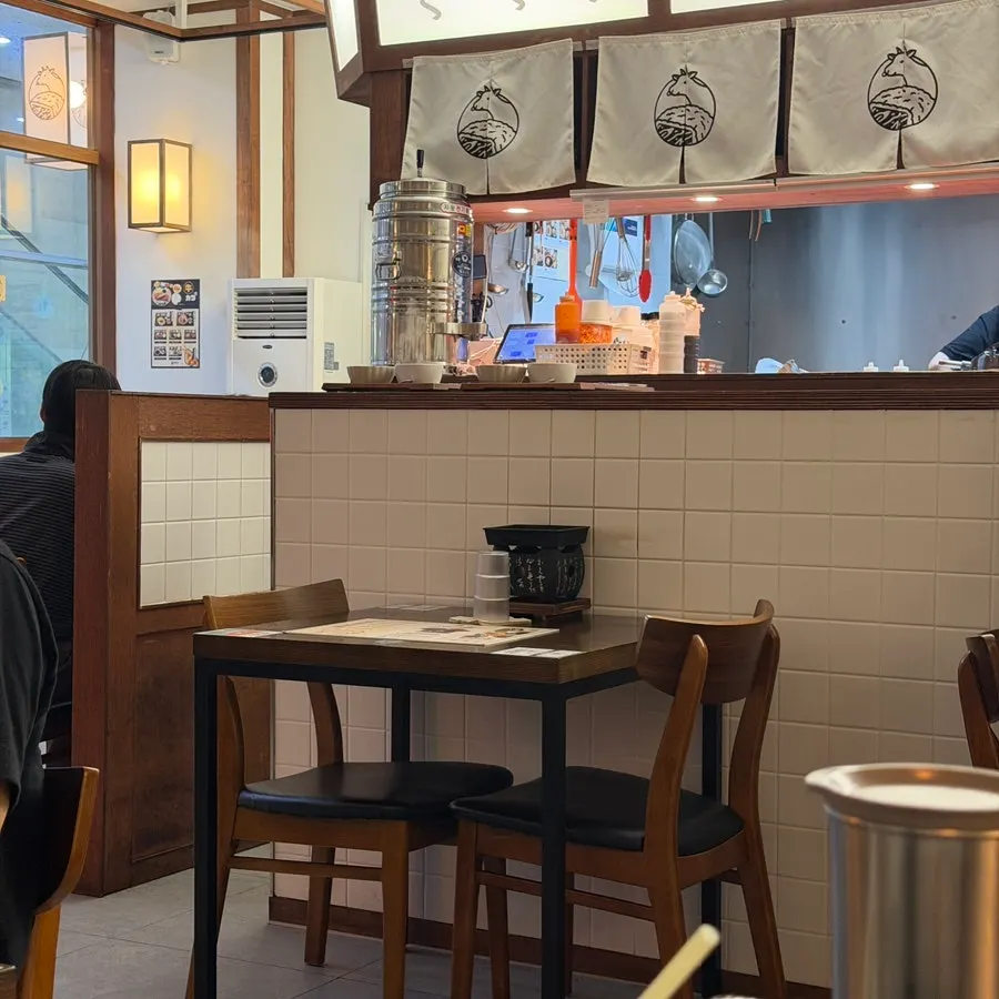 Fully booked dining hall at Ichigyu Gwanghwamun Branch on a weekday evening