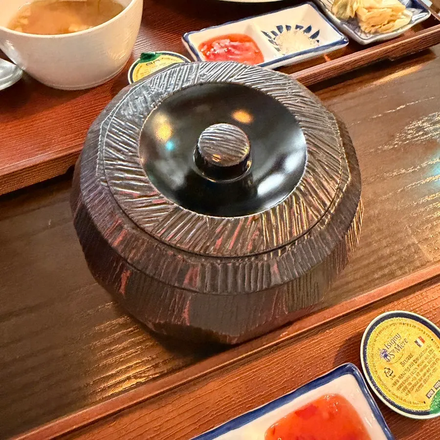 Pot rice and soup at Ichigyu Gwanghwamun Branch