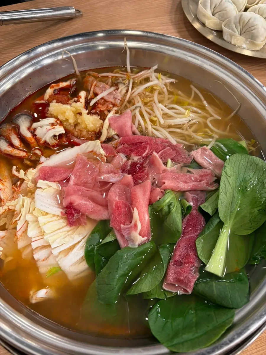 Meat dumplings and kimchi dumplings