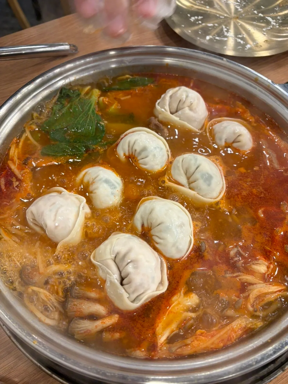 Hot pot with chewy joraengi-tteok