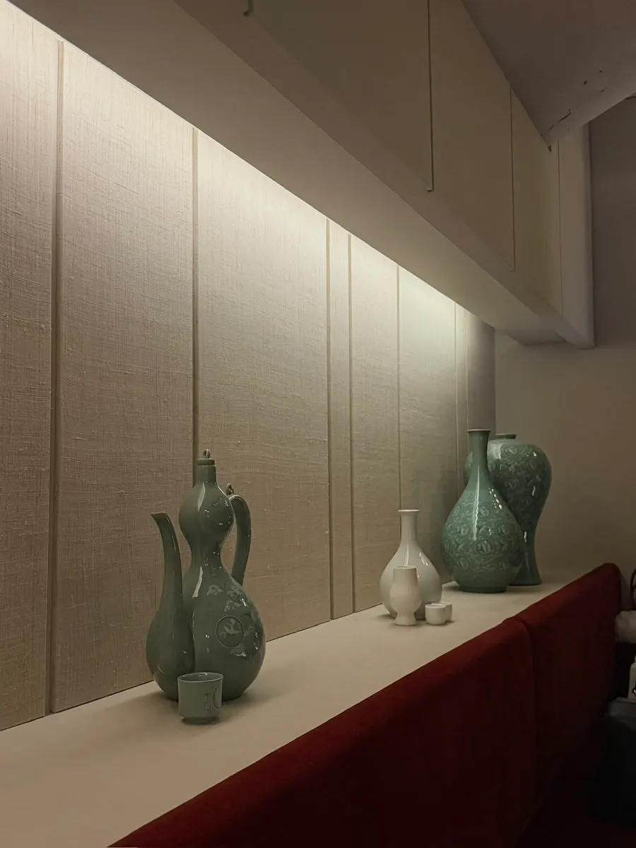Table seating and traditional interior further inside Hanuk