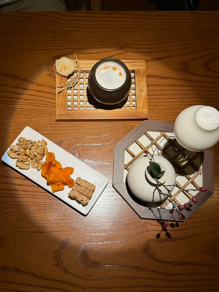 Welcome setting placed under the lighting at Hanuk