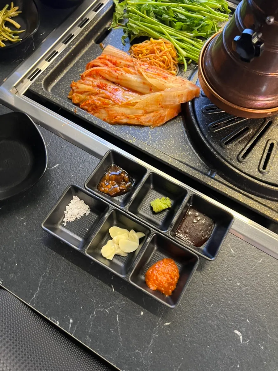 The unusual grill that slides cooked meat down to a lower level