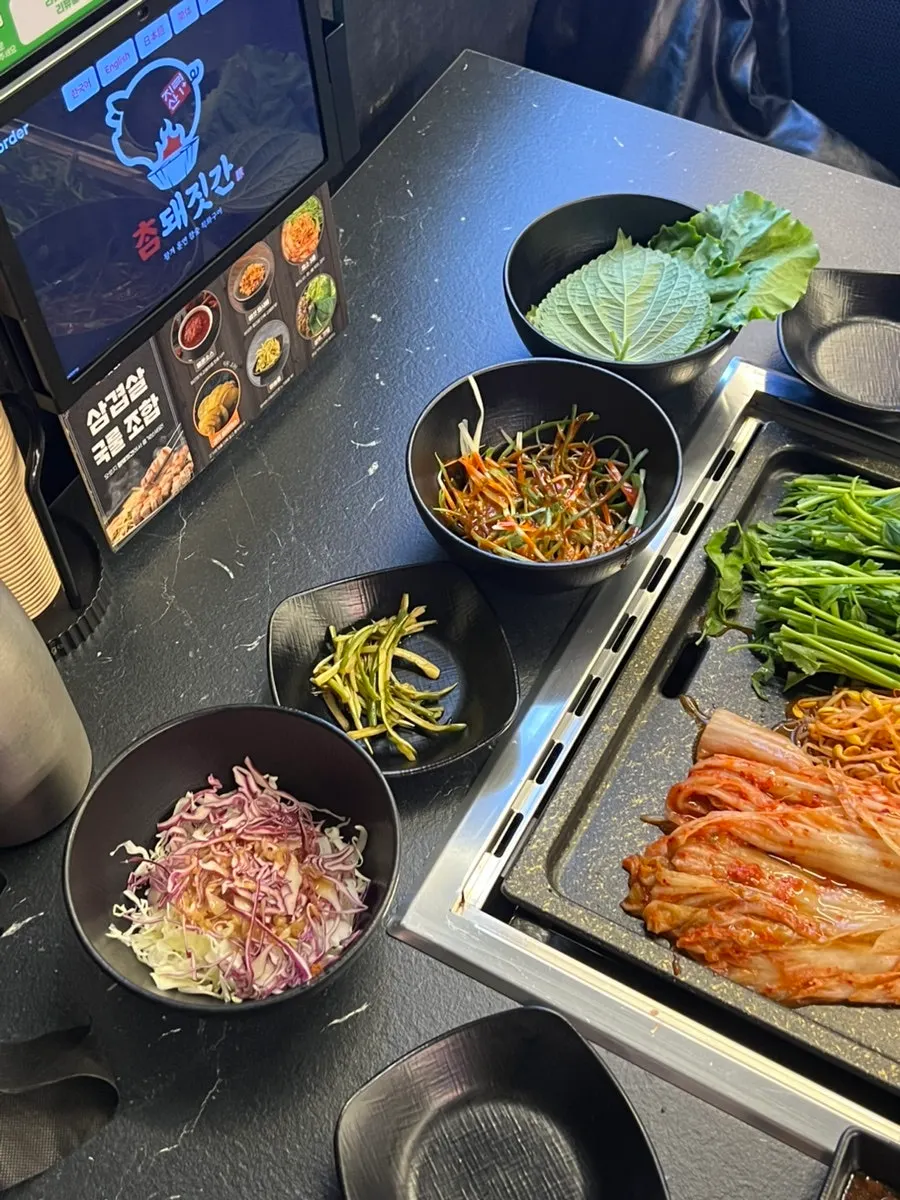 Kimchi and minari grilling in pork fat
