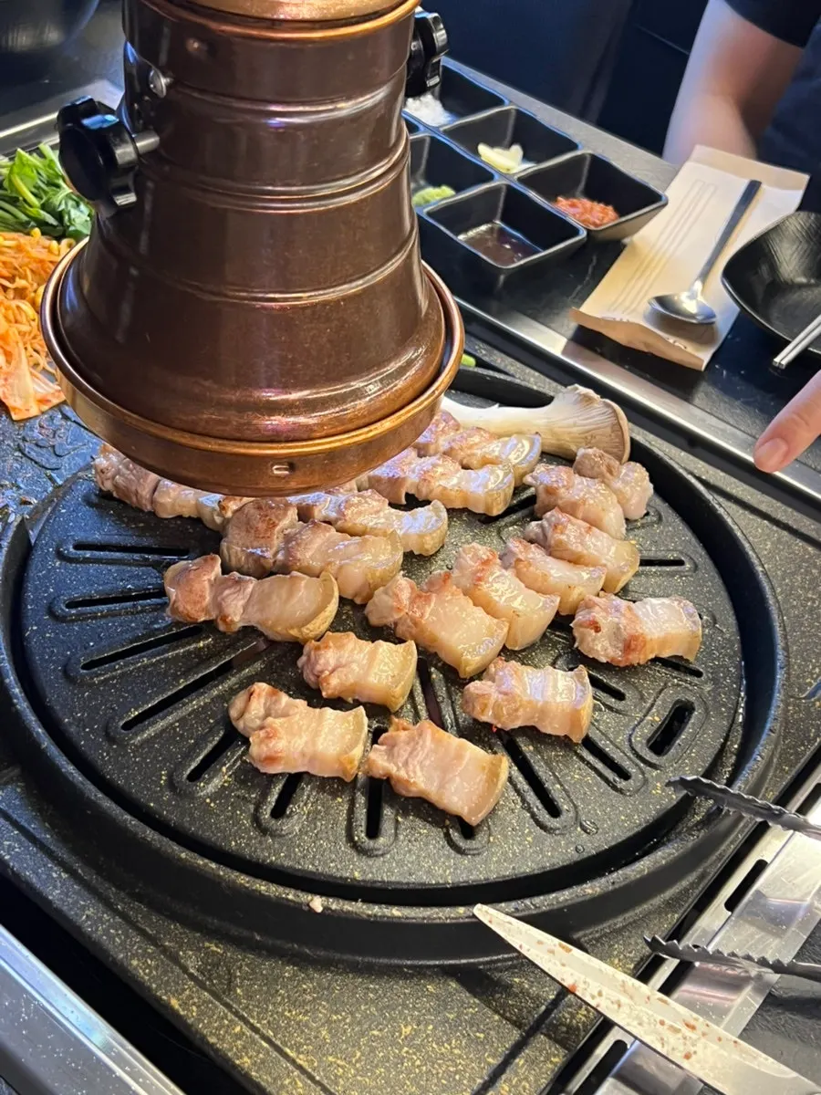 Five-layer pork belly cut and grilled into bite-sized pieces