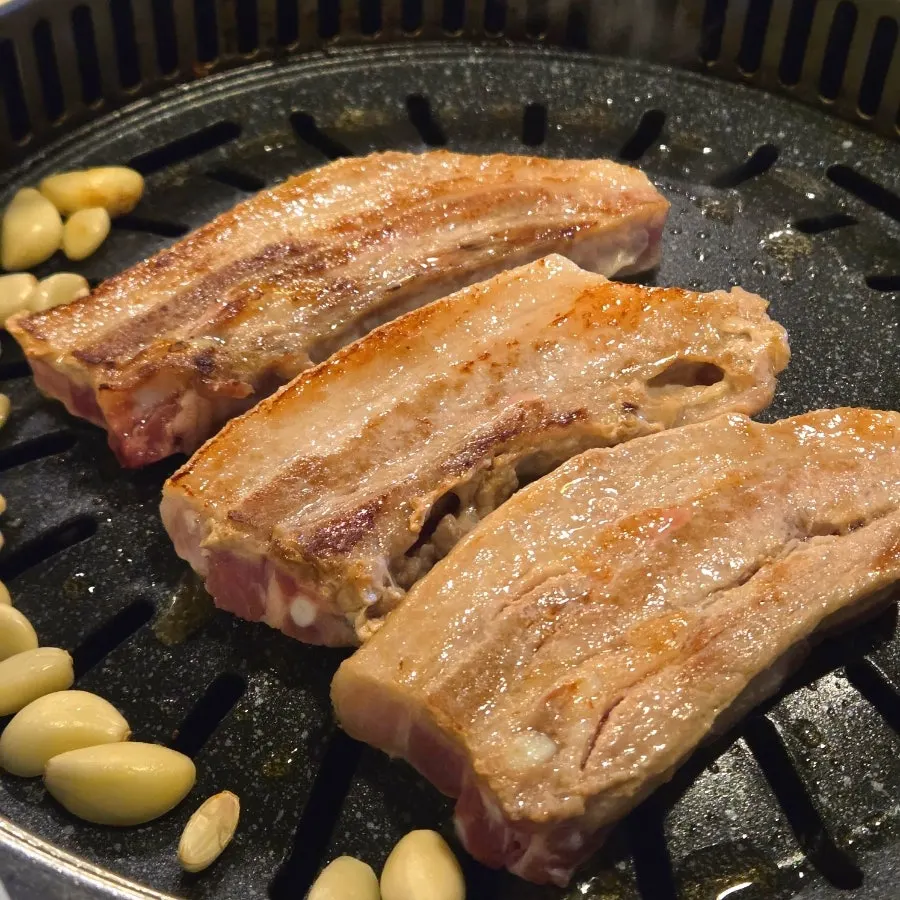 Pork belly grill with staff grilling service