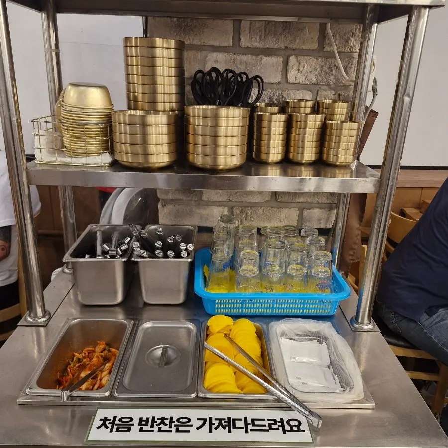 Handmade dumplings being made at Jongga Mandu