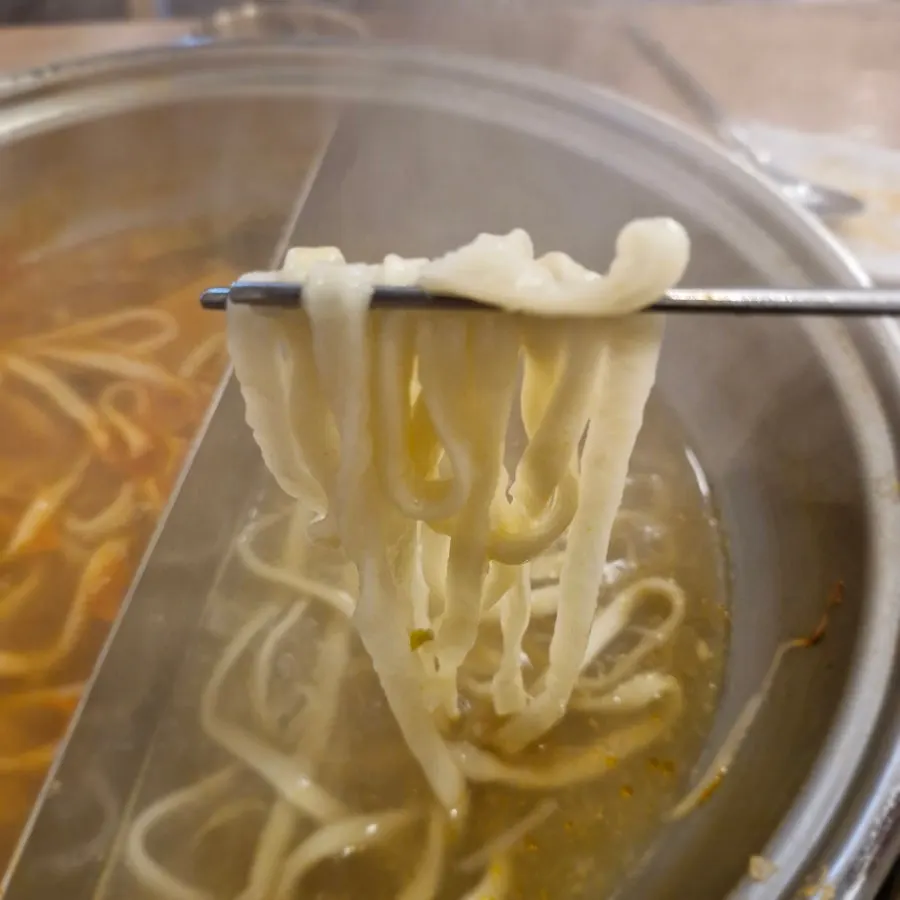 Eating the spicy split-broth hot pot