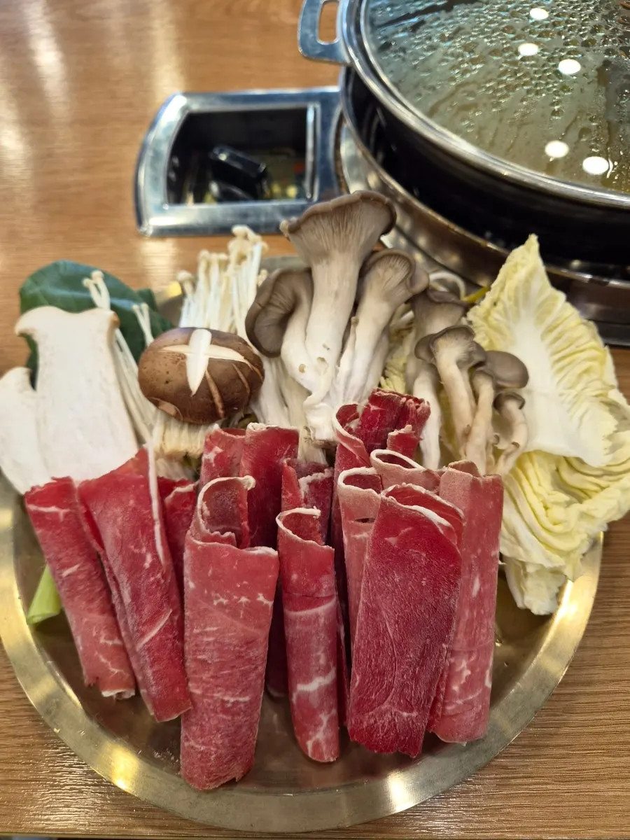 끓일수록 깊어지는 만두전골 국물