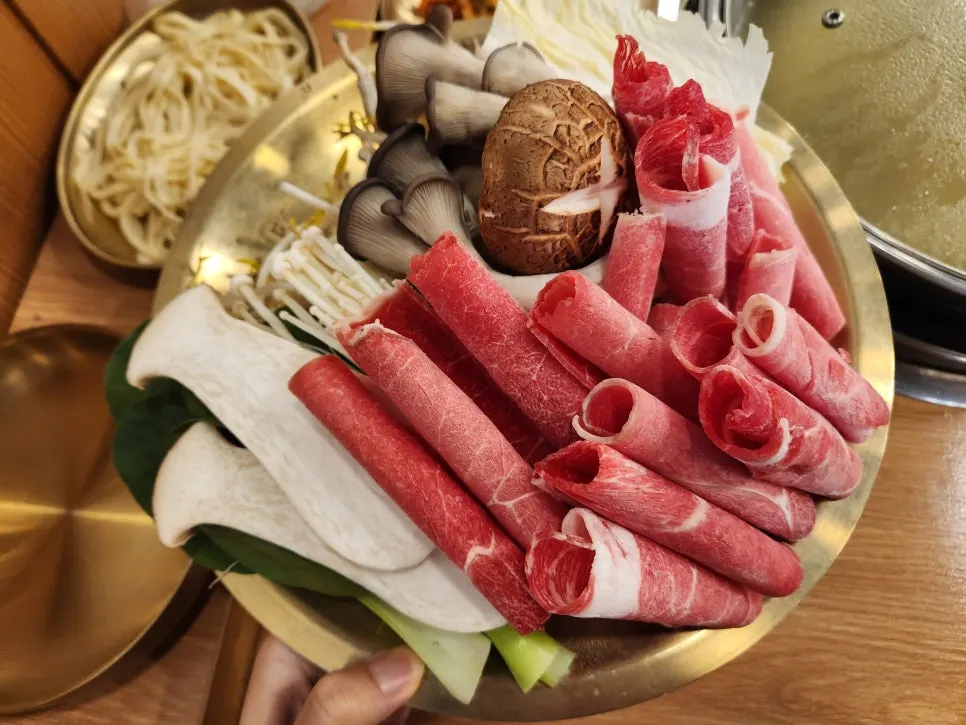 속이 꽉 찬 튀김만두 단면