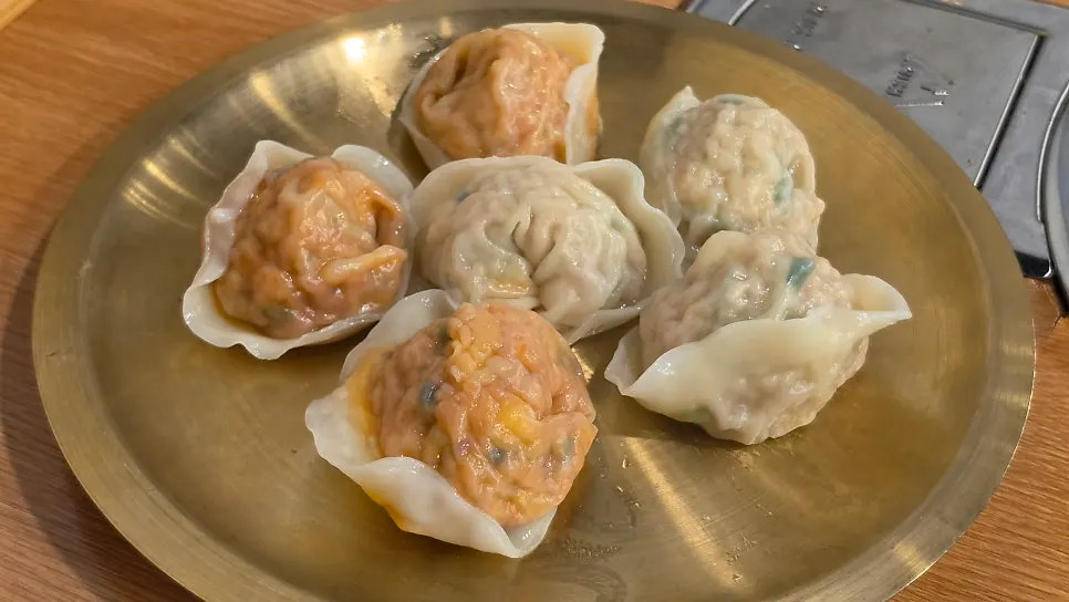 김치만두와 고기만두 반반 찐만두