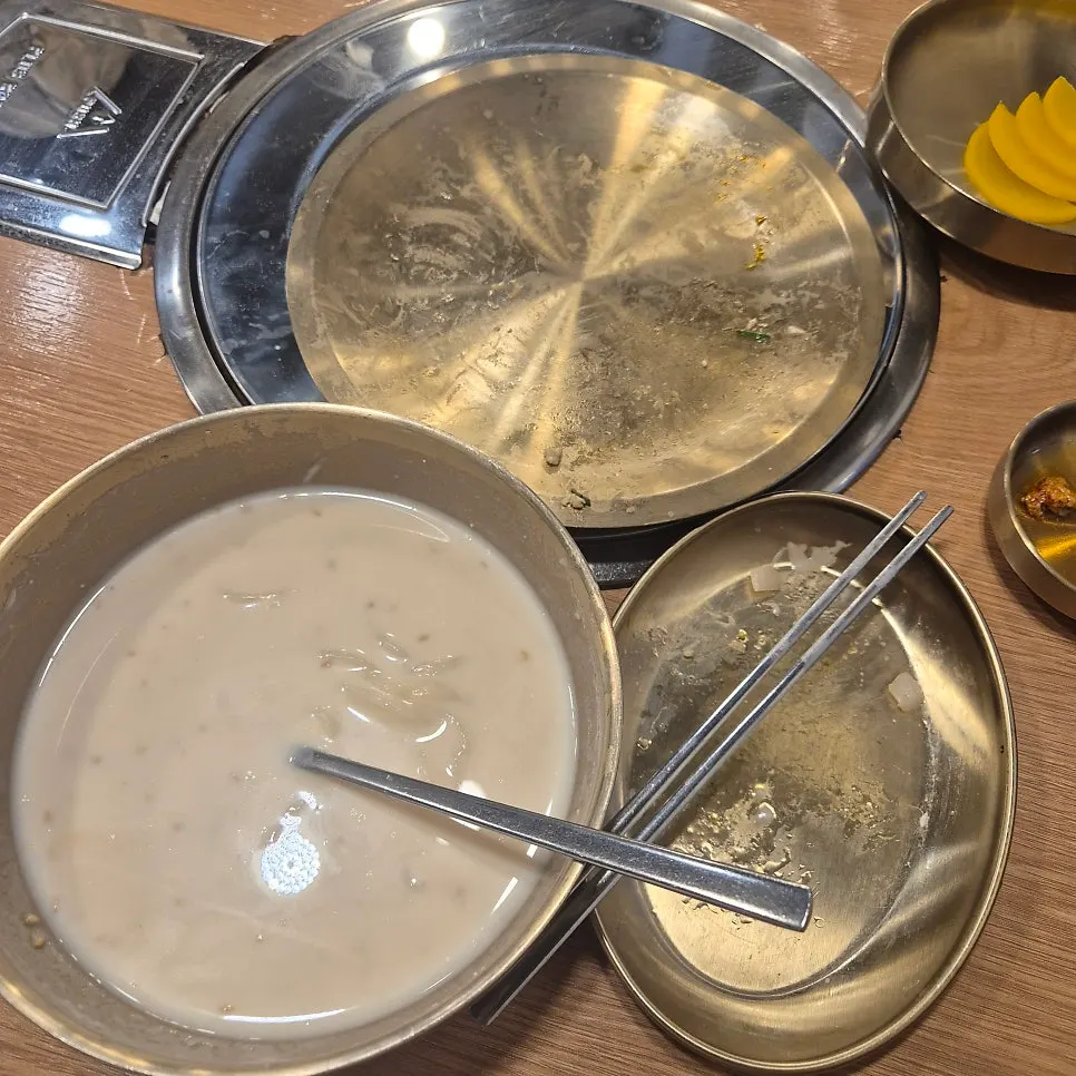 A bowl with rich domestic soybean broth remaining