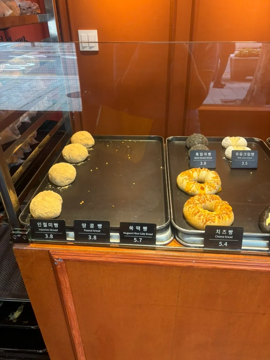 陈列餐包与甜点面包的文化制面包