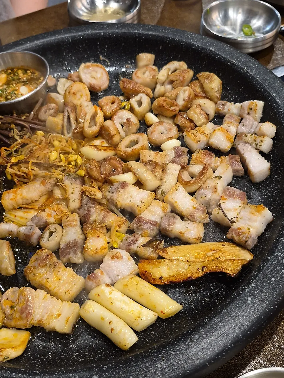 김치를 넣어 끓인 셀프 라면 냄비