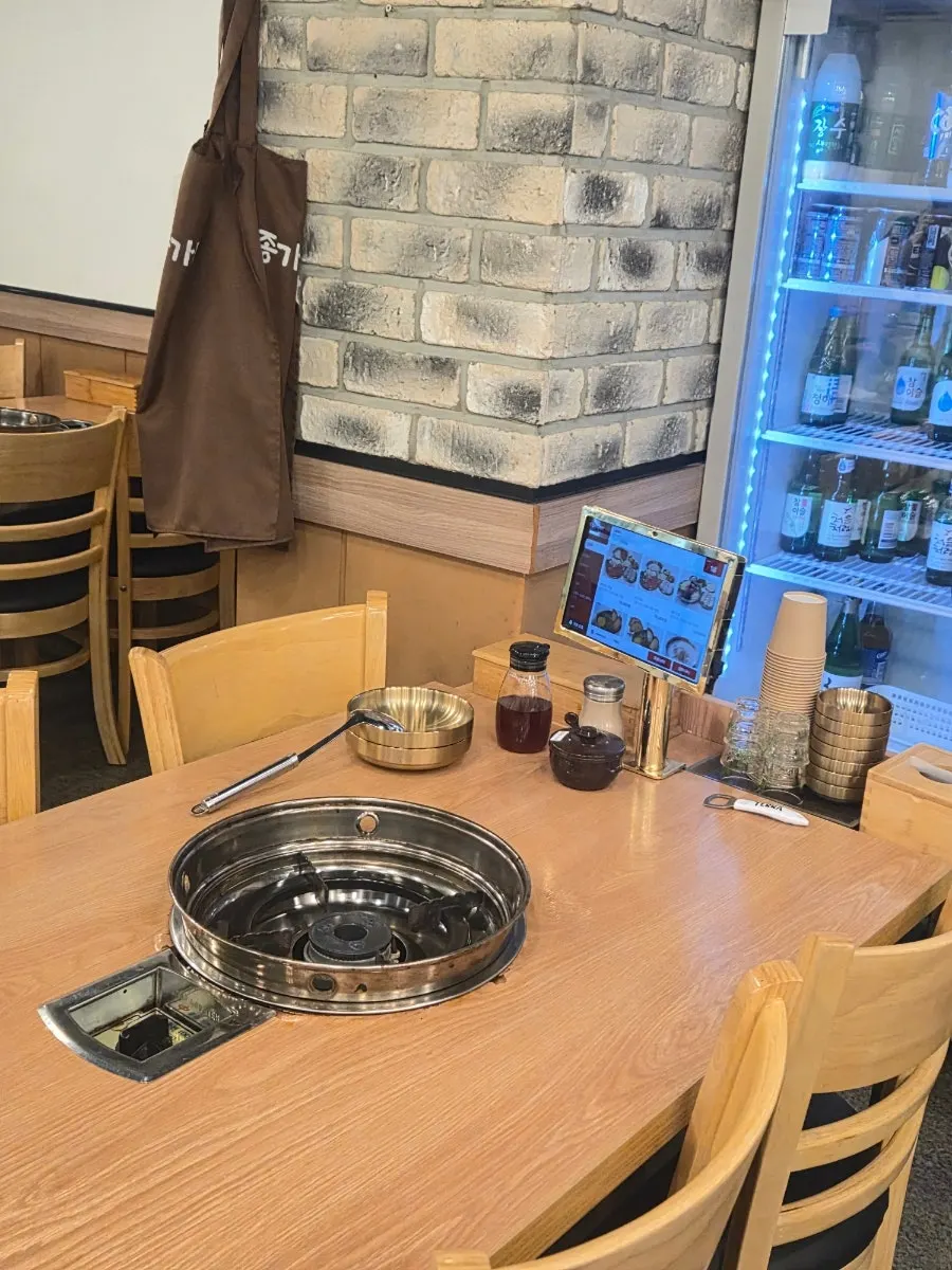 Table seating with comfortable spacing at Jongga Mandu