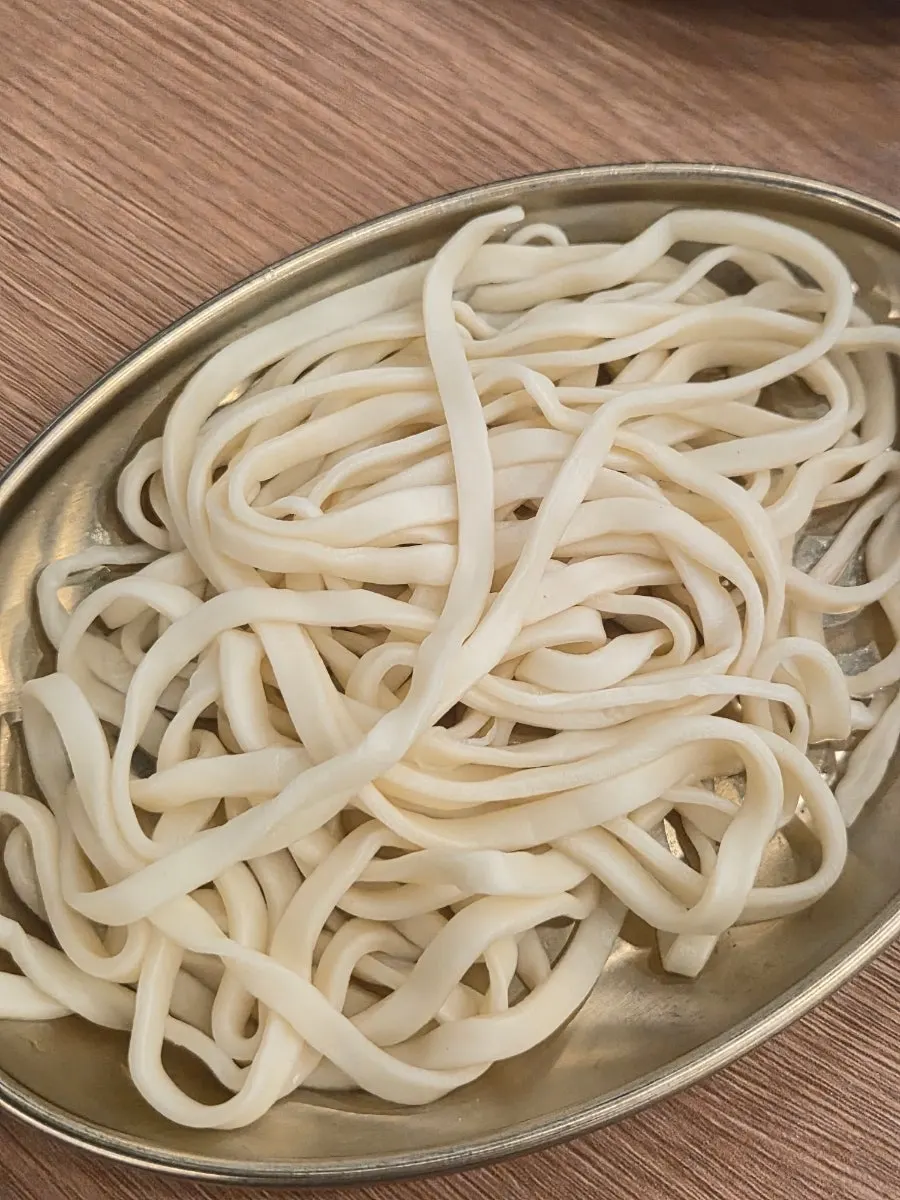 Same-day handmade dumplings and kalguksu noodles