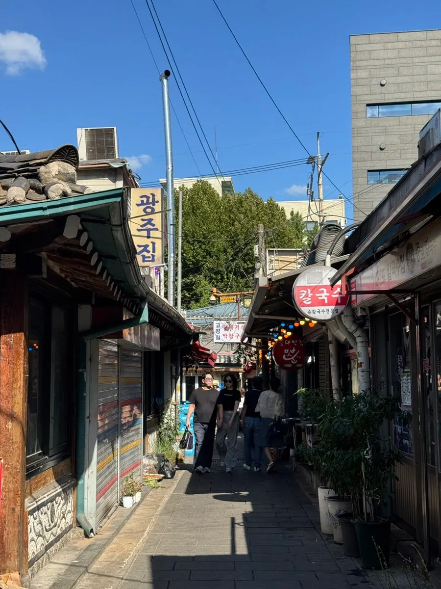 종로3가 멍석집 야장 입구 세로 사진