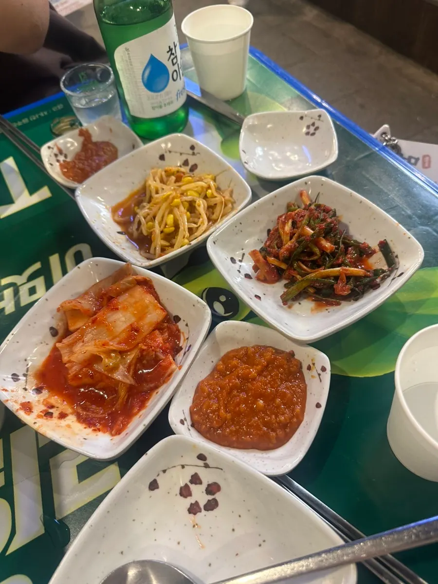 Kimchi and pork belly grilling together on the plate