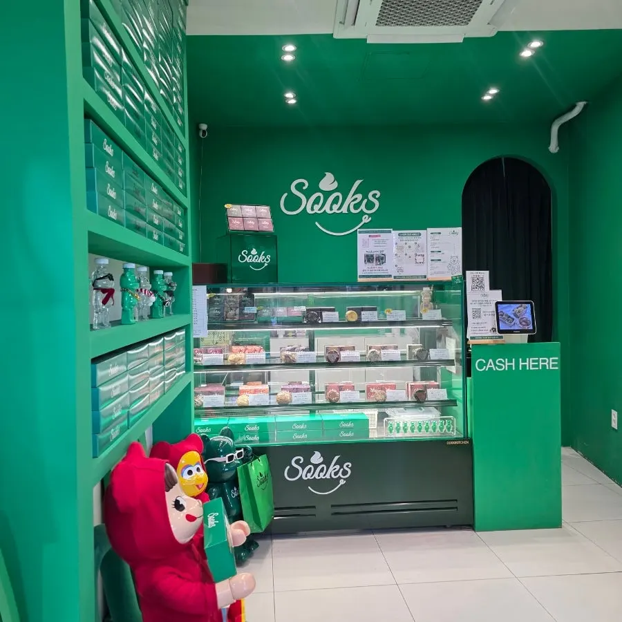 Display counter inside Ssuk's Choco Pie store